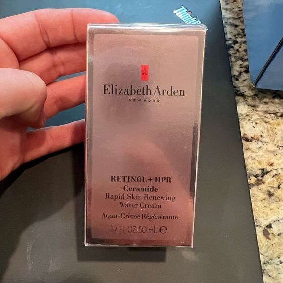 Elizabeth Arden Retinol and HPR Ceramide Rapid Skin Renewing Water Cream 50ml - Picture 3 of 6